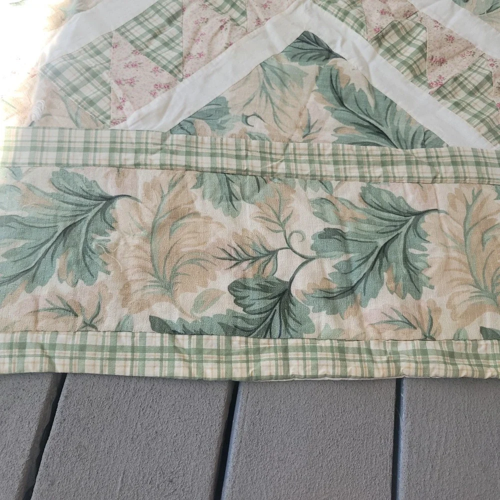 Vintage Quilt Bedspread Floral Green Beige 84x96 Farmhouse Patchwork Plaid